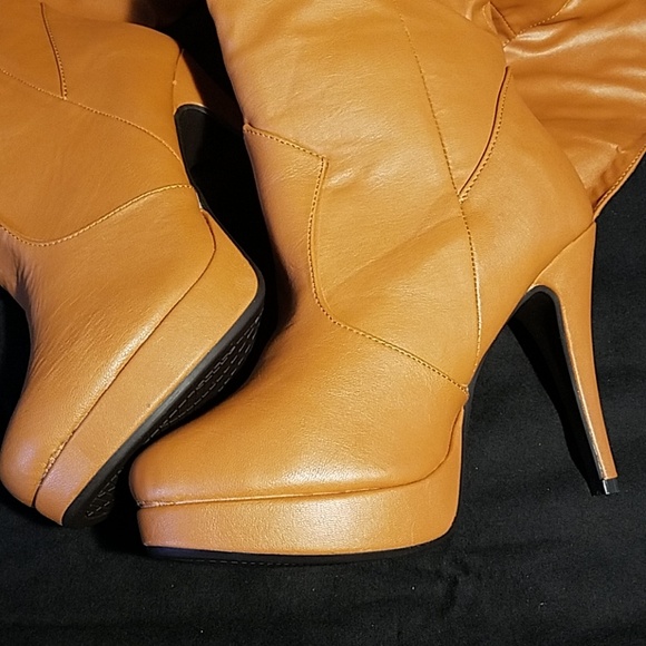 Boots - Picture 4 of 4